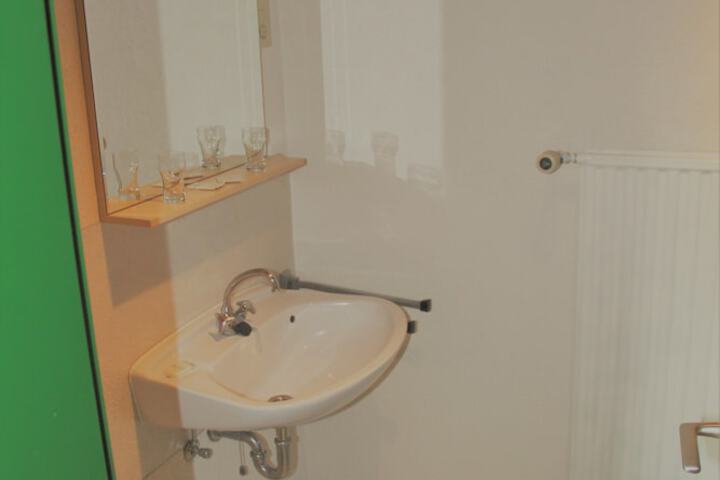 Room 12 of 33