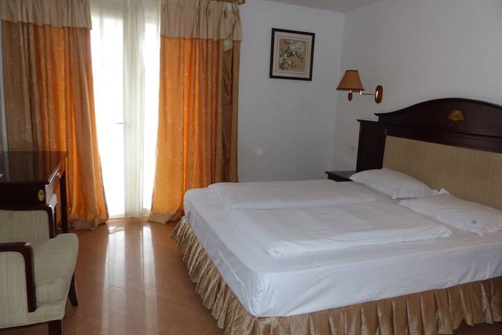 Room 12 of 30