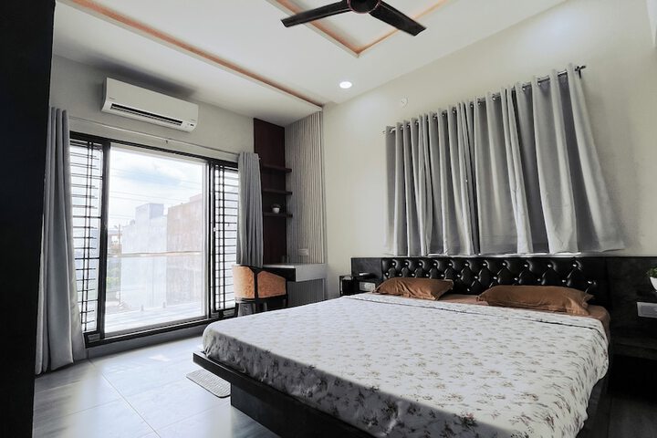 Room 10 of 30