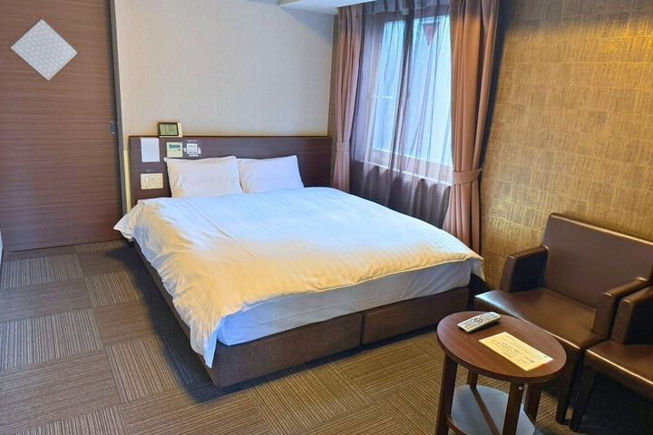 Room 14 of 76
