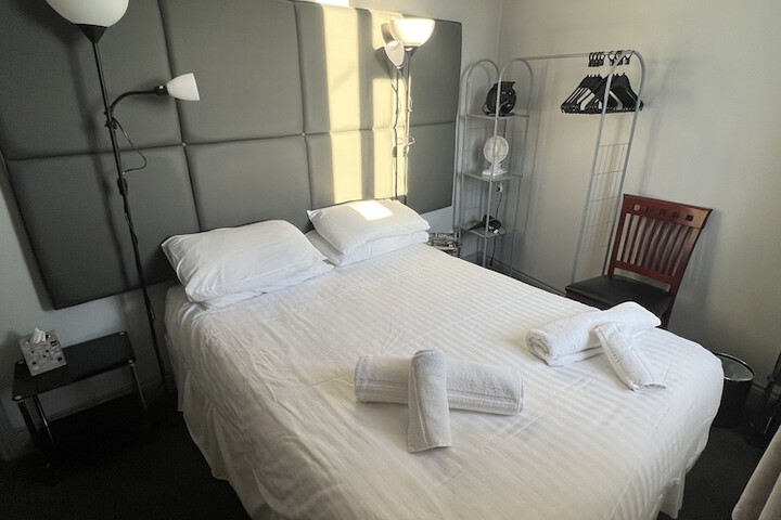 Room 13 of 22