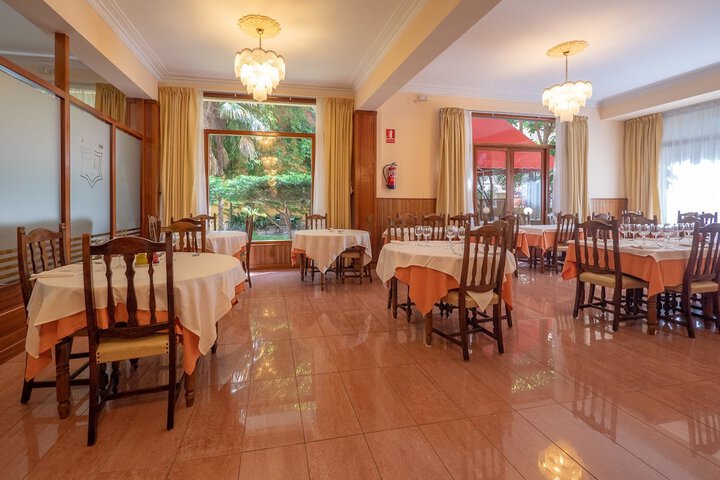 Dining 11 of 25
