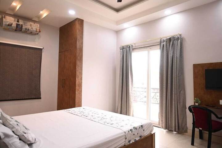 Room 4 of 15