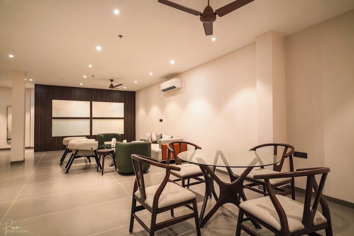 Room 4 of 9