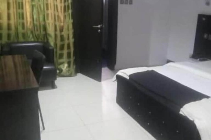 Room 18 of 35