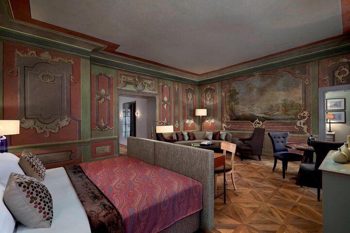 Room 32 of 200