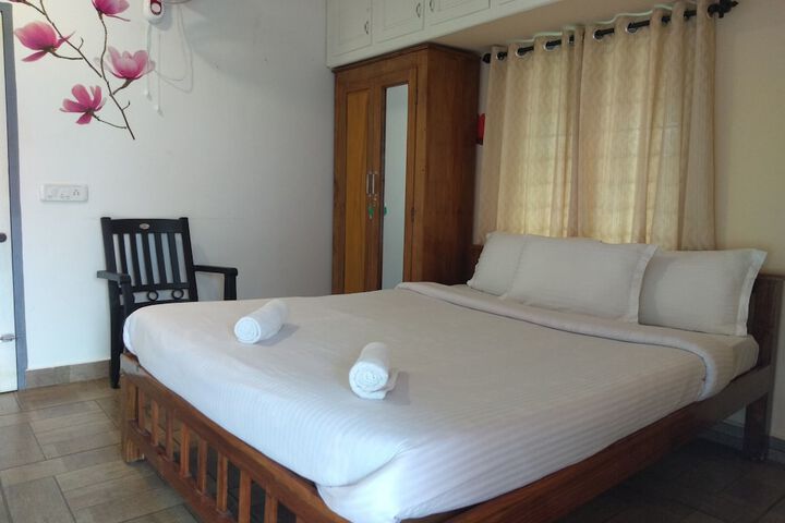 Room 4 of 12