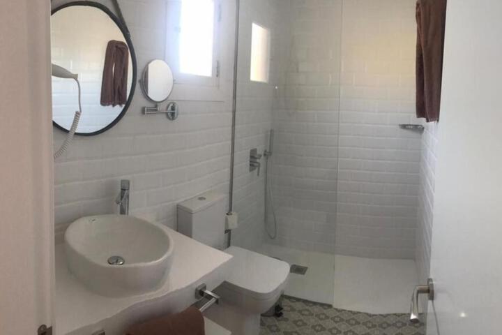 Room 2 of 15