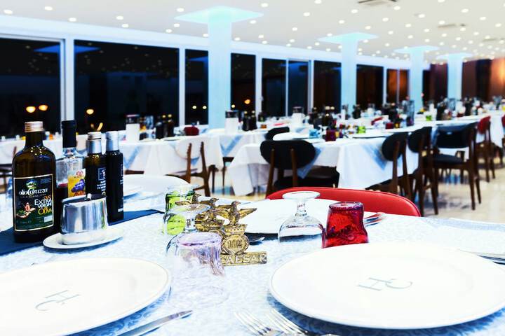 Dining 20 of 40