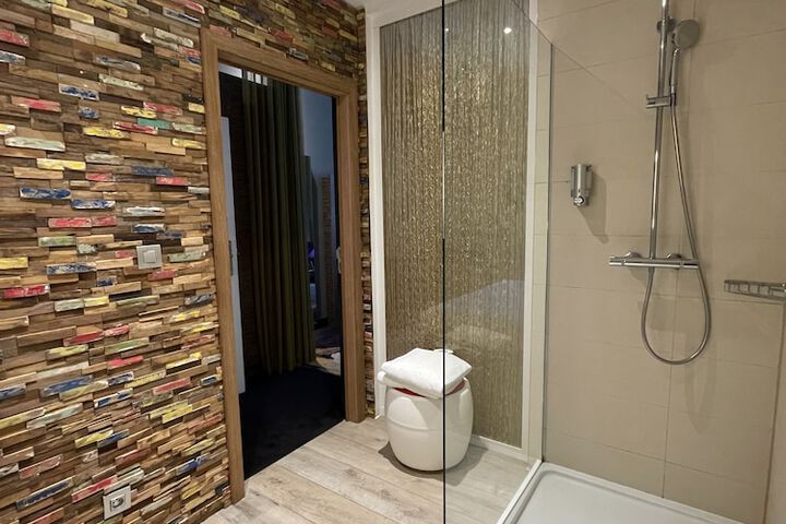 Room 40 of 76