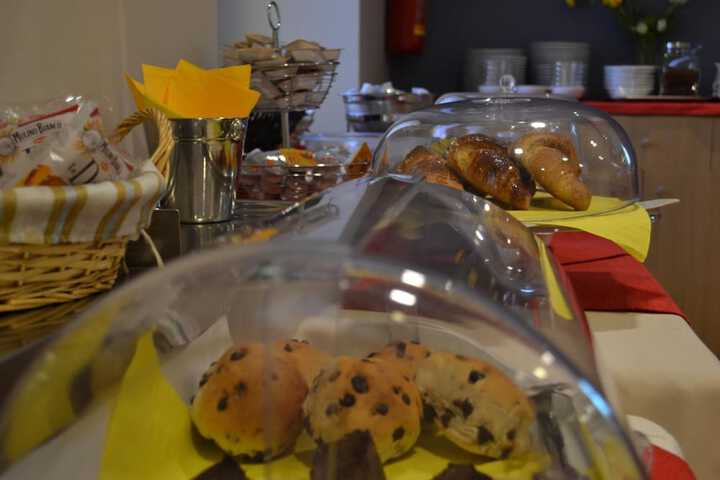 Dining 54 of 64