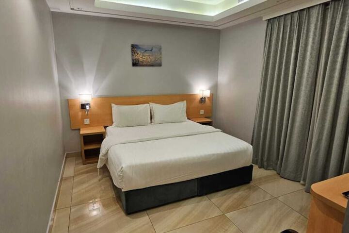 Room 9 of 12