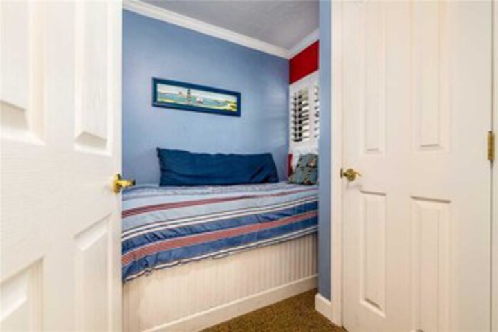 Room 17 of 26