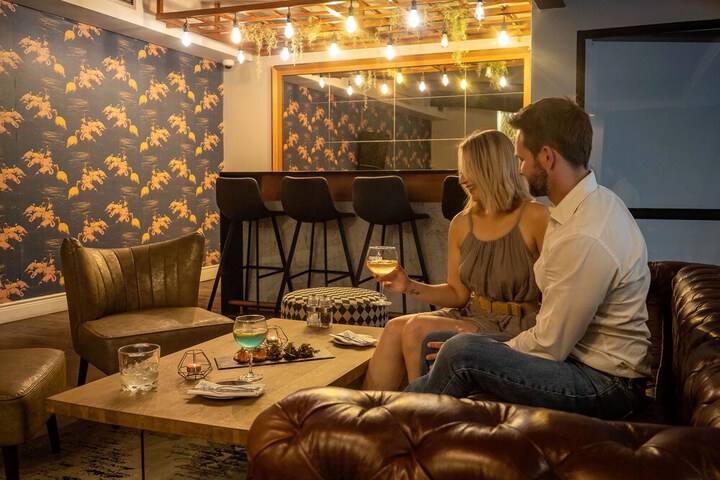 Lounge 100 of 121