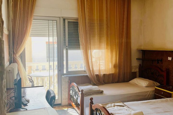 Room 8 of 37