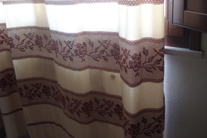 Room 9 of 42