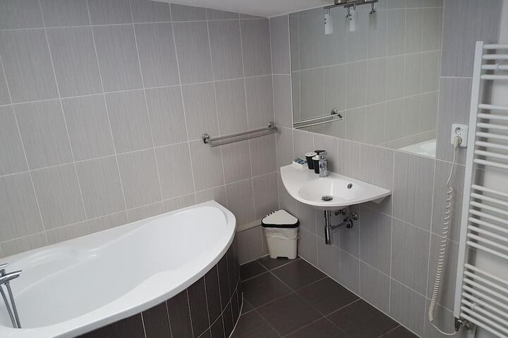 Room 15 of 35