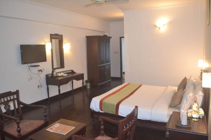 Room 7 of 33