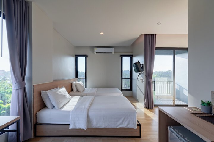 Room 13 of 32