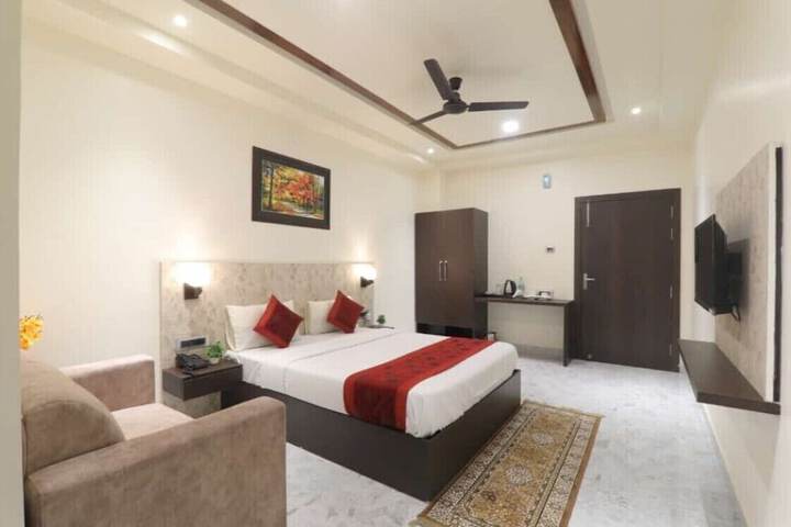 Room 12 of 17