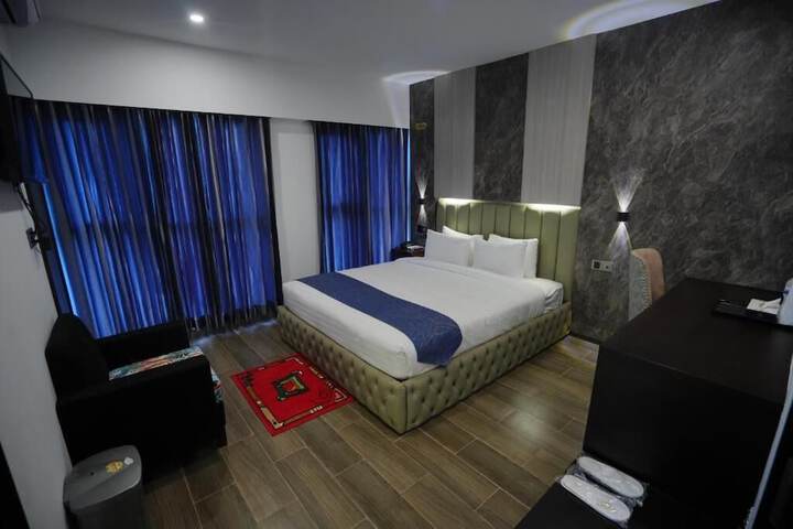 Room 11 of 77