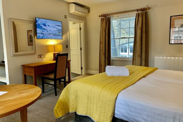 Room 4 of 64