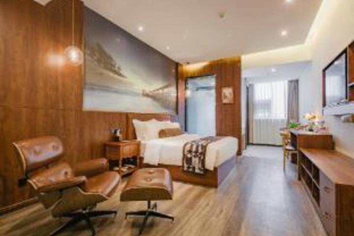 Room 9 of 9