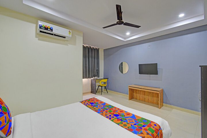 Room 11 of 25