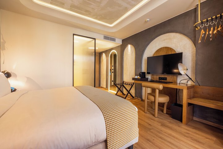 Room 16 of 56