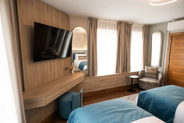 Room 6 of 25