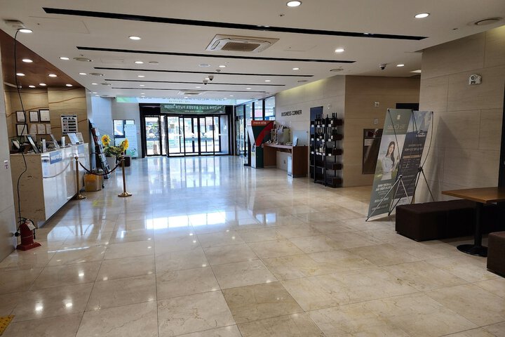 Hotel Interior 7 of 143