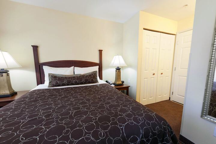 Room 3 of 47