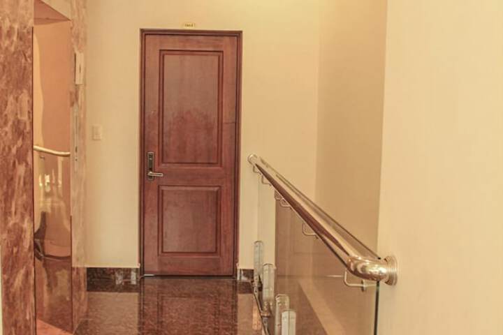 Ballroom/Hall 5 of 5