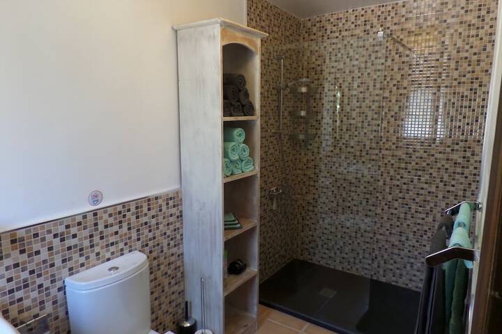 Room 42 of 66