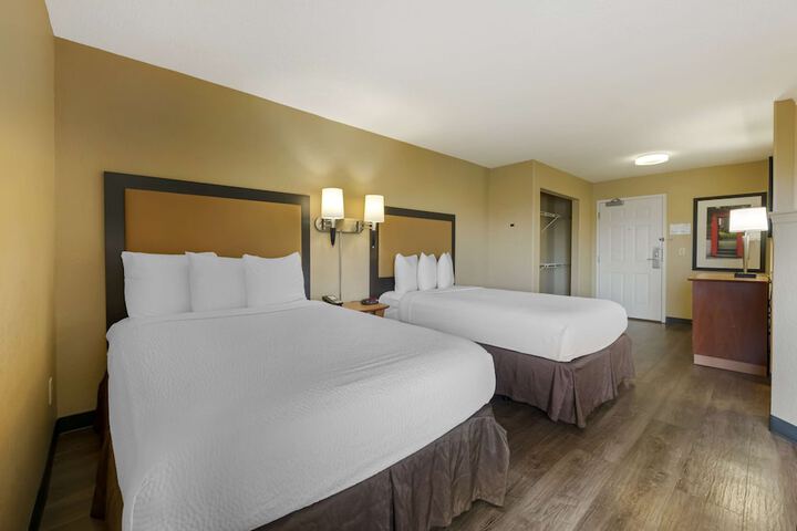 Deluxe 2 Double Beds (6 of 6)
