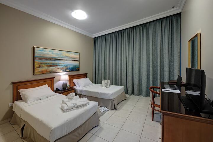 Room 6 of 37