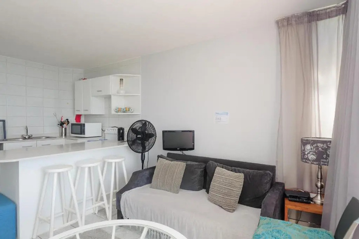 Room 2 of 10