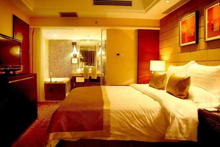 Room 3 of 16