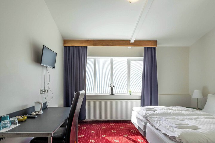 Room 6 of 52