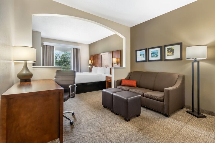 Room 32 of 79