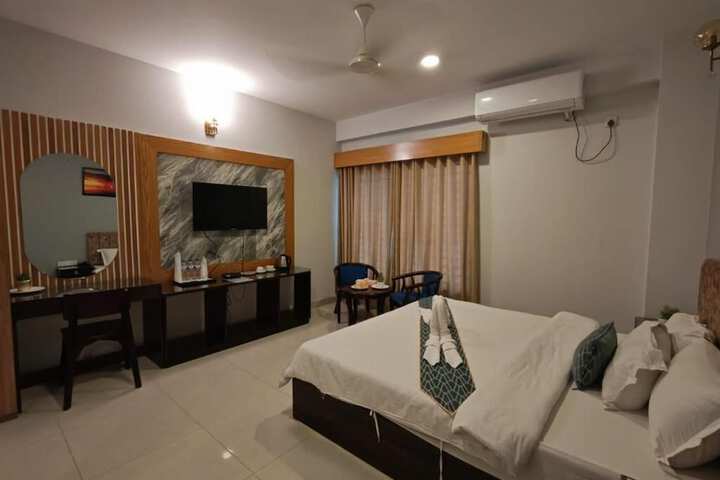 Room 4 of 73