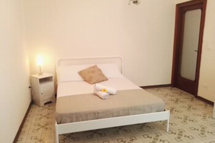 Room 6 of 11