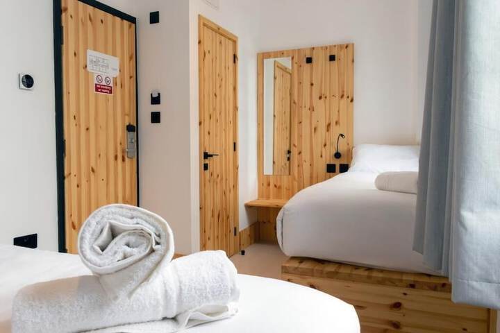 Room 4 of 43
