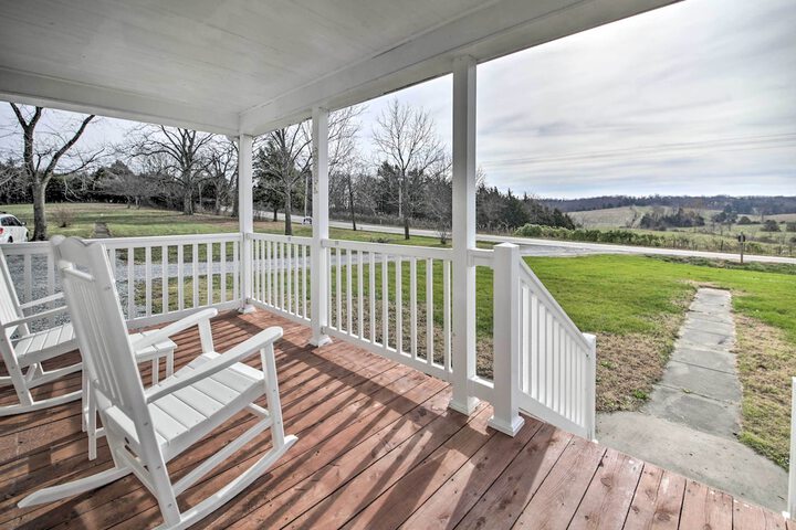 Farm-style Ste. Genevieve Retreat w / Fire Pit!