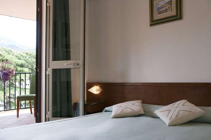 Room 6 of 43
