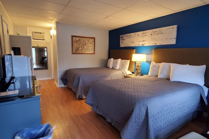 Room 8 of 83