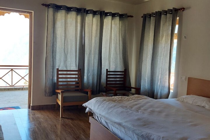 Room 8 of 15