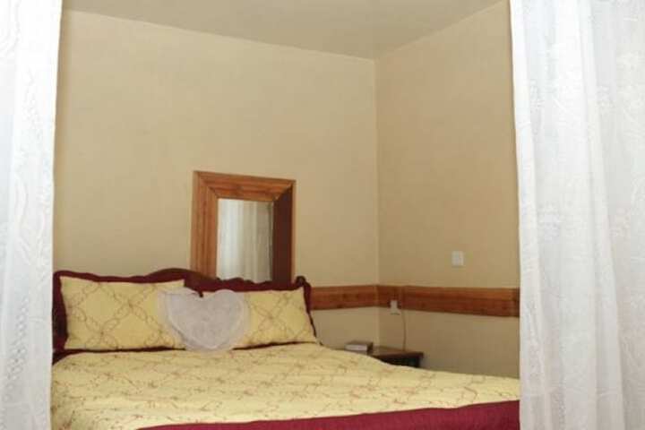 Room 4 of 12