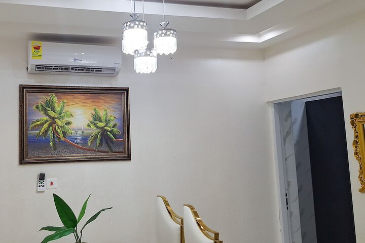 Room 16 of 38