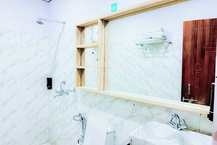 Room 10 of 12